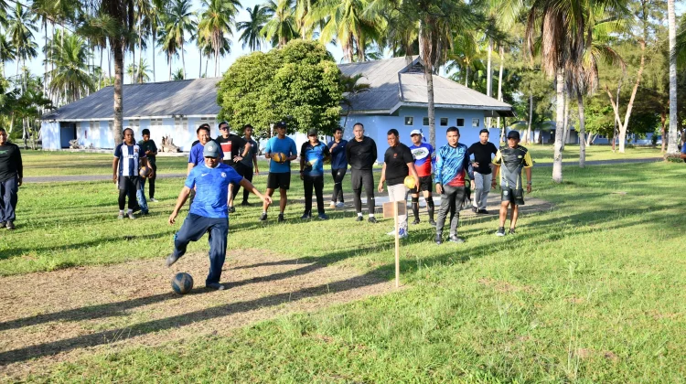 Inovasi Olahraga, Danlanud RSA Perkenalkan Footgolf di Natuna