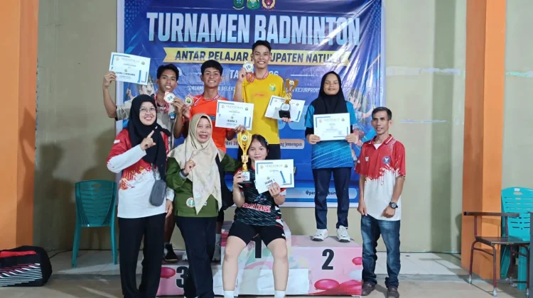 SMAN 1 Bunguran Timur Juara Turnamen Bulutangkis