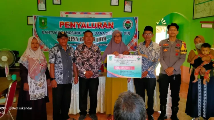 Desa Batubi Jaya Salurkan Blt Dana Desa Kepada Tujuh KPM