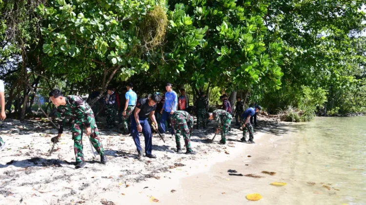 Gerakan ASRI Percantik Muara Pantai Natuna Indah