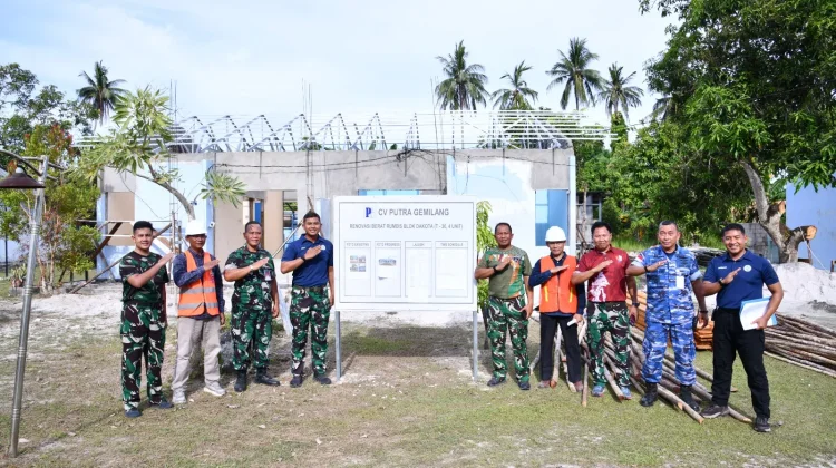 Danlanud RSA Natuna Tinjau Renovasi Rumah Dinas