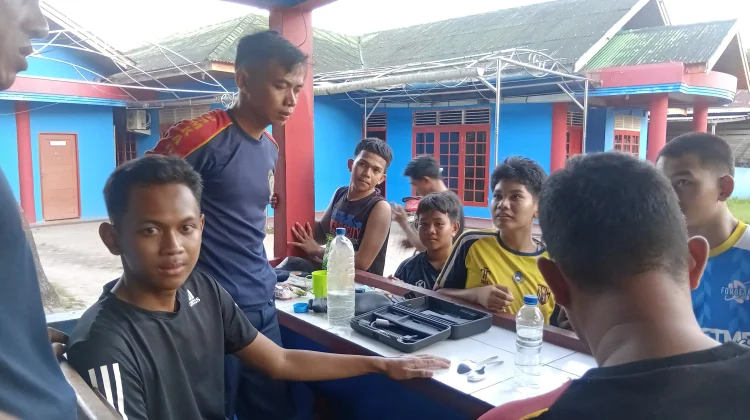 Damkar Natuna Berhasil Lepaskan Cincin Dari Jari Warga