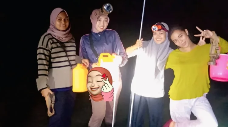 Tradisi Nyuloh atau Berkarang pada Malam Hari Jadi Ajang Reuni di Laut