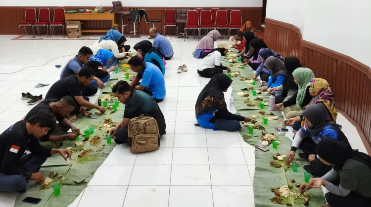 Manfaat Makan Bersama Rekan kerja untuk Kesehatan Mental