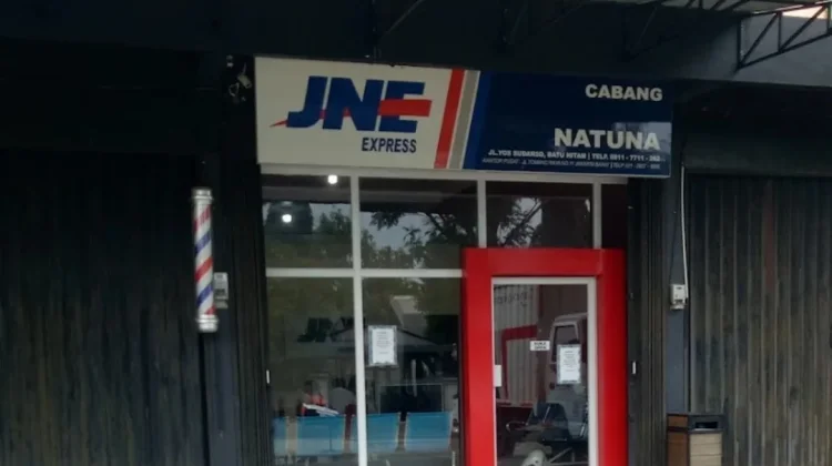 JNE: Kurir dan Napas UMKM di Perbatasan Negeri