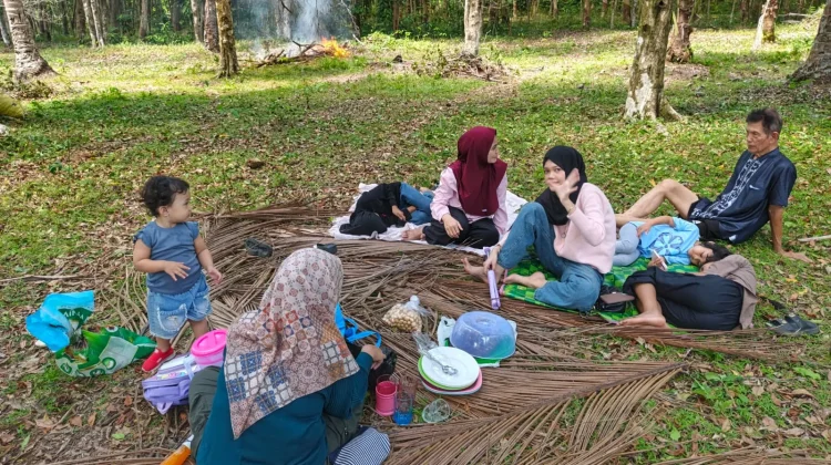 Liburan Low-Budget Nikmati "Healing" Mewah di Kebun Cengkeh Pulau Midai