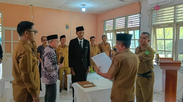 Camat Bunguran Timur Laut Lantik PAW Anggota BPD Desa Ceruk