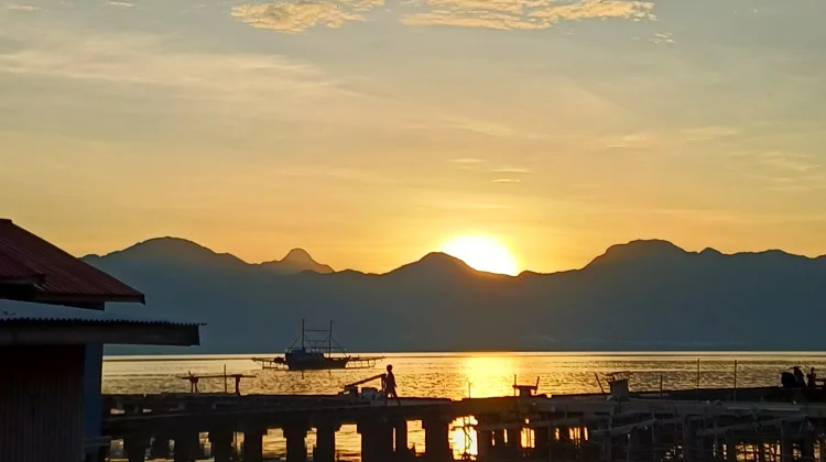 Keindahan Matahari Terbit di Pulau Tiga Sabang Mawang