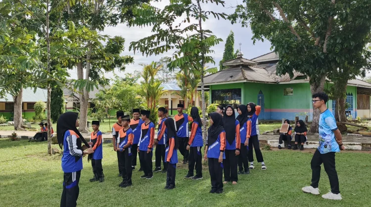 Bhabinkamtibmas Latih PBB Pelajar SMPN 1 Bunguran Utara