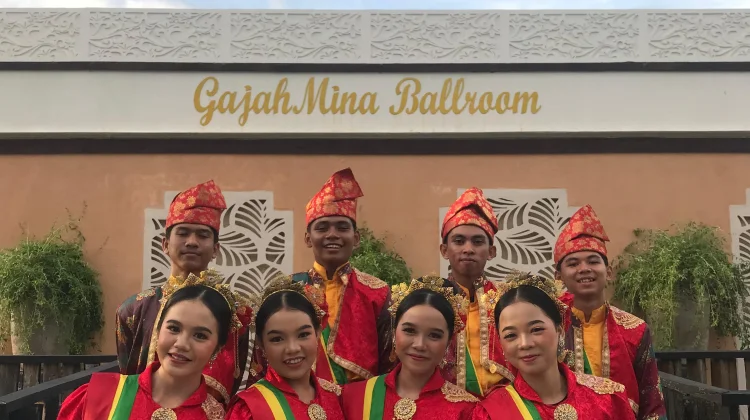 SMAN 2 Bunguran Timur Tampil pada Sunset Dinner