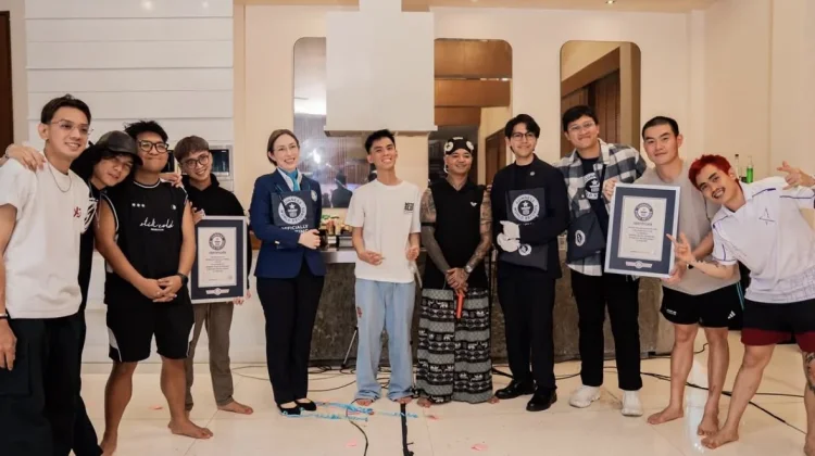 Gokil! Member AAA Clan/Marapthon Raih Guinness World Records