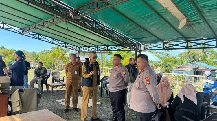 Kapolres Natuna Tinjau Gerakan Pangan Murah di Desa Tapau