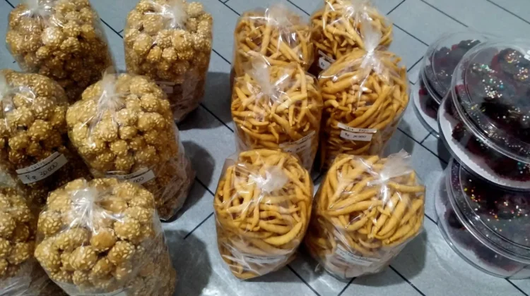 Cara Menyimpan Kue Lebaran Dikantong Plastik yang Benar