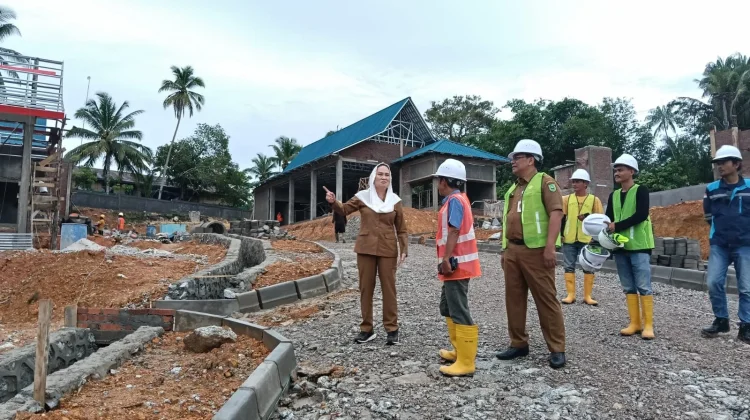 Bupati Natuna Tinjau Pembangunan Kampung Nelayan di Cemaga Utara