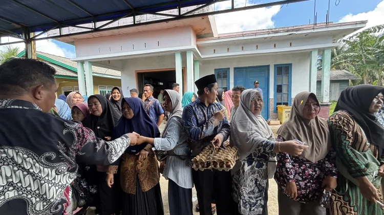 Warga Pulau Laut Sambut Antusias Pasar Murah