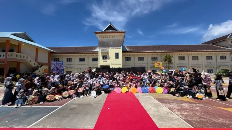 SMAN 1 Bunguran Timur Gelar Ujian Praktik Seni Lukis