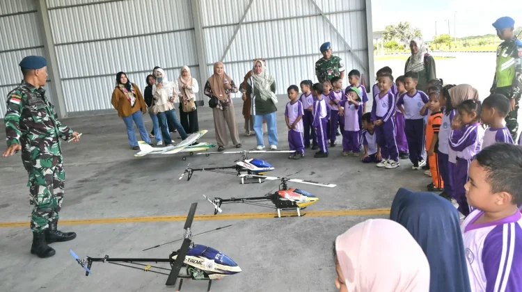 Murid TK Belajar Dunia Penerbangan di Lanud RSA
