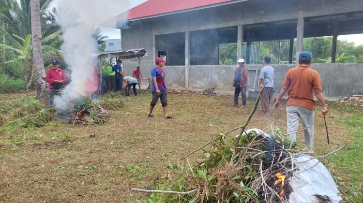 jelang Pelaksanaan Kurban, Warga IWKN Goro Bersihkan Sekretariat