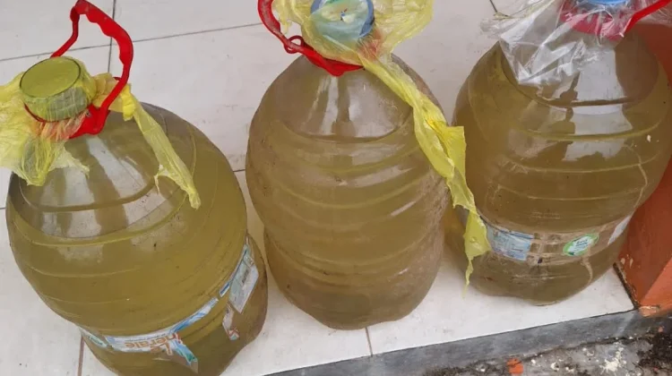 Wali Murid Dukung Pawai Obor dengan Donasi Minyak Tanah