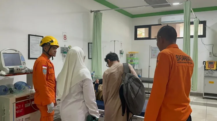 Tim SAR Natuna Evakuasi Korban Lakalantas di Jalan Sungai Ulu