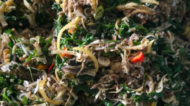 Masakan Kampung Daun Pakis dan Bilis Jadi Buruan Warga