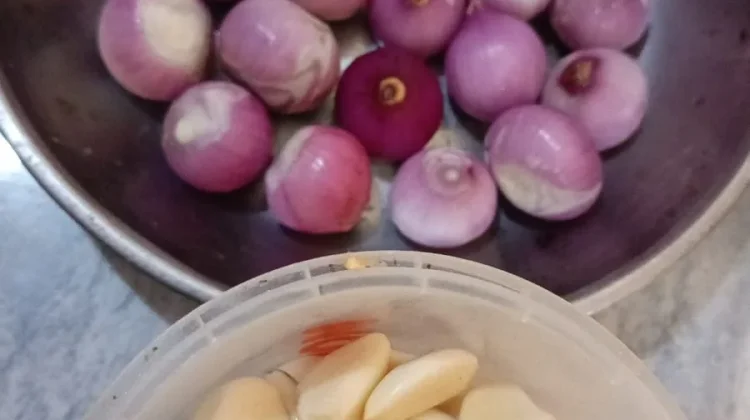 Bawang Kupas Jadi Pilihan Praktis Para  Ibu-Ibu