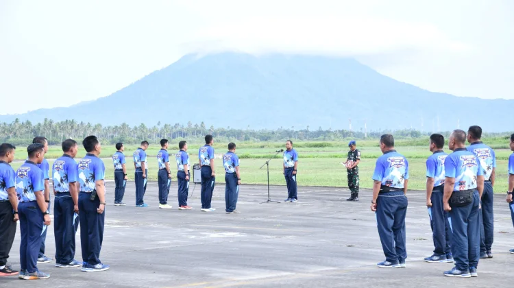 Lanud RSA Natuna Gelar FOD Cleaning Demi Keselamatan Penerbangan