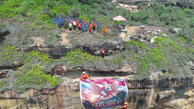 Dari Natuna untuk Indonesia, Garuda Pancasila Berkibar di Geosite Tanjung Datuk