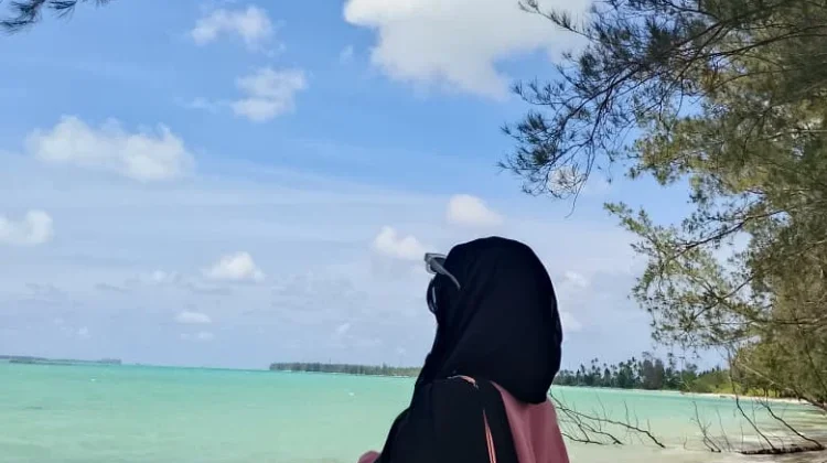 Menikmati Suasana Pantai Teluk Buton setelah Lebaran Idul Adha