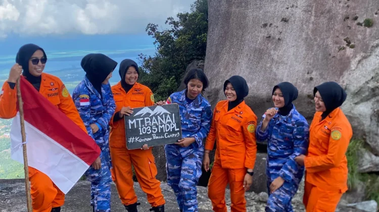 Aksi Pendakian Gunung Ranai Peringati Hari Lahir Pancasila 2026