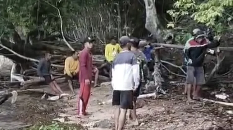 Warga Desa Kadur Gotong Royong Perbaiki Saluran Air Bersih