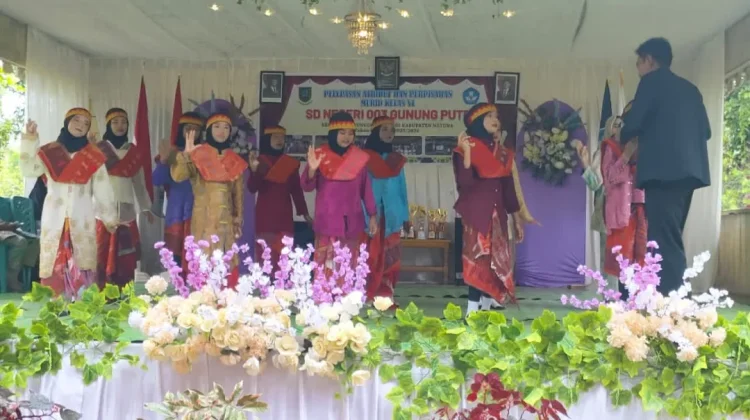 SDN 003 Gunung Putri Tampilkan Tari Adat saat Pelepasan Siswa