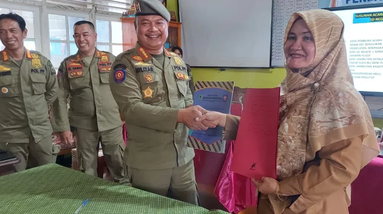 SDN 001 Ranai Gandeng Satpol PP Bentuk Lingkungan Sekolah Tertib