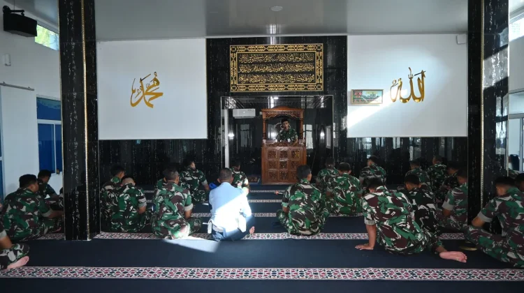 Refleksi Diri Personil Lanud RSA dengan Ibadah