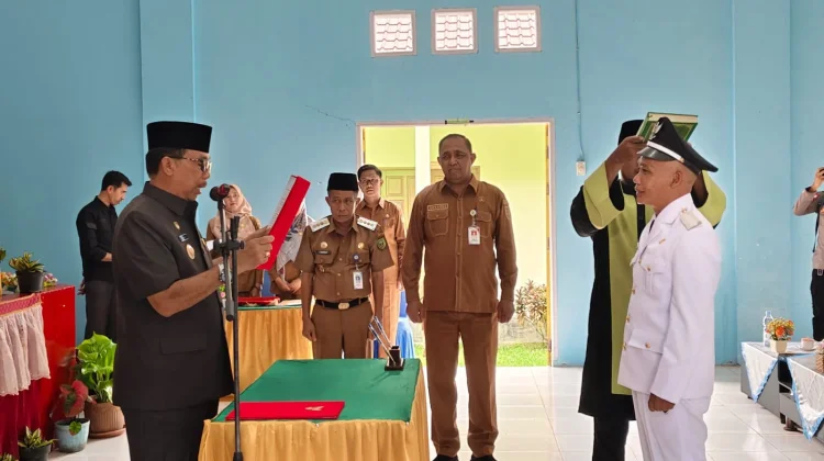 Wabup Natuna Lantik Heriyanto sebagai Kepala Desa Pengadah