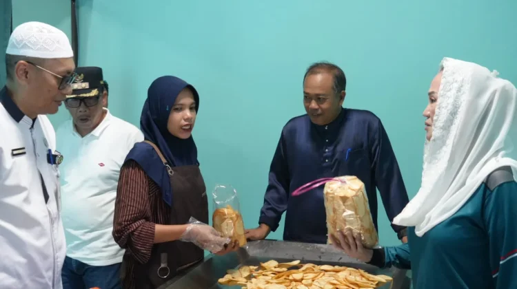 Bupati Natuna Tinjau Produksi UMKM di PLUT,