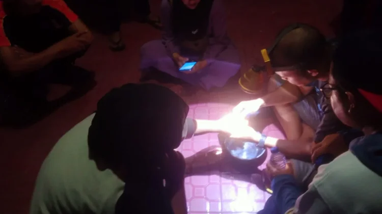 Damkar Natuna Bantu Warga Kesulitan Melepas Cincin