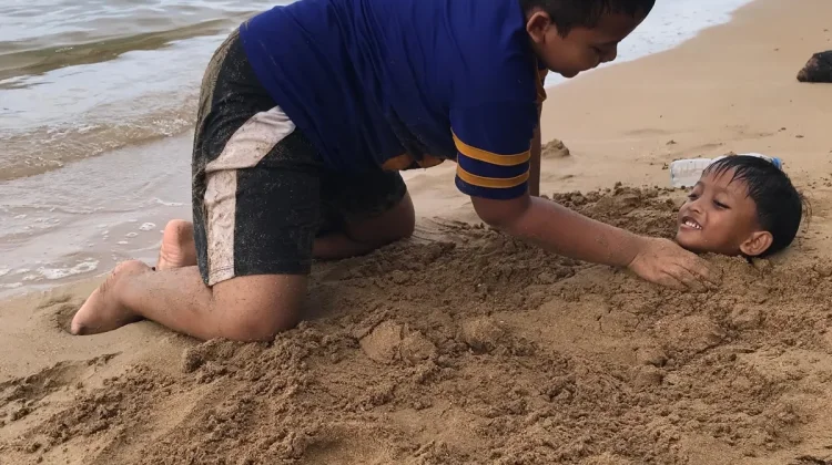 Berbagai Manfaat Anak Bermain Pasir
