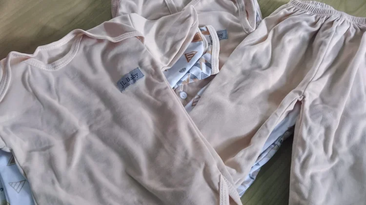 Tips Memilih Baju Bayi yang Nyaman untuk Si Kecil