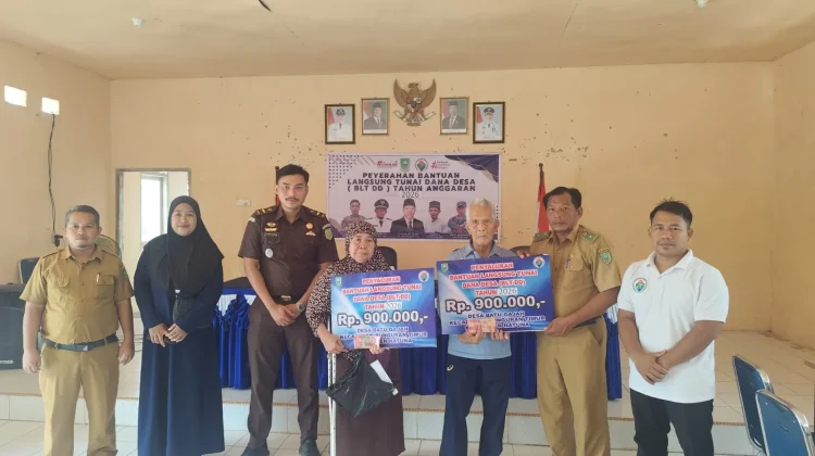 Penyaluran BLT-DD Batu Gajah Didampingi Kejari Natuna