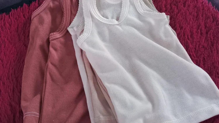 Tips Memilih Baju Kaos dalam yang Tepat untuk Bayi