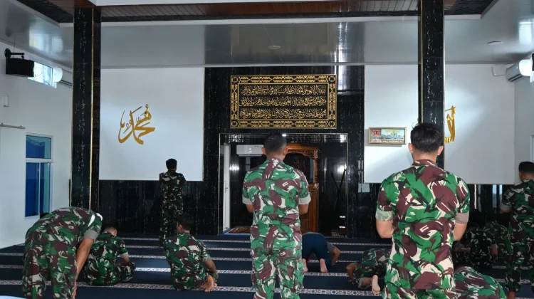 Prajurit dan PNS Lanud RSA Perkuat Mental Spiritual Dengan Ibadah