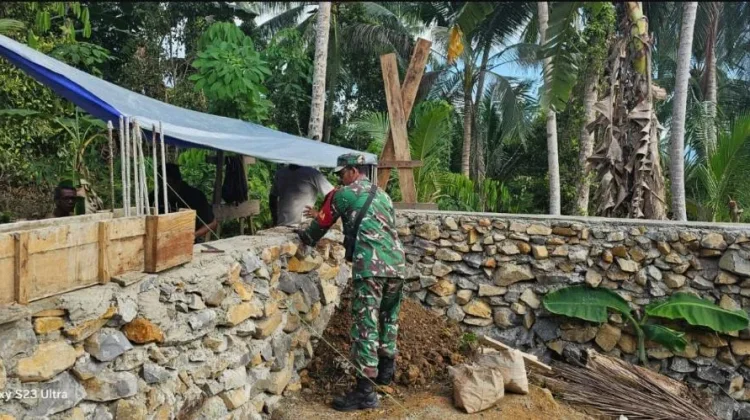Babinsa Bantu Percepatan Pembangunan KDMP Desa Tanjung Setelung