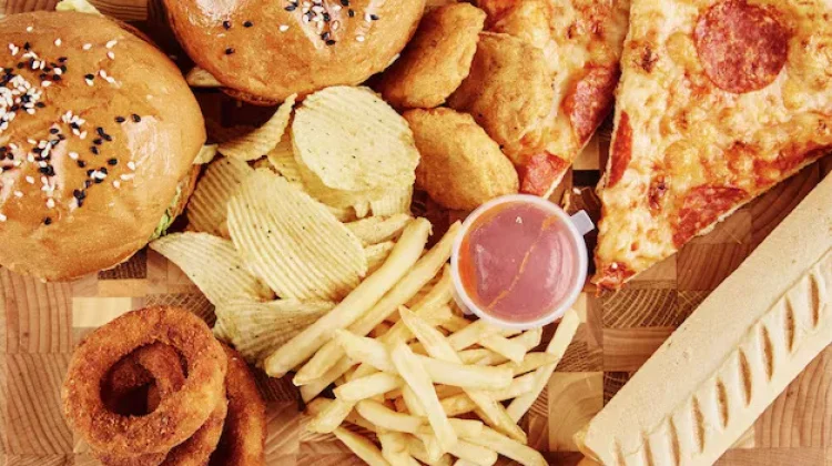 Makanan Pemicu Kolesterol Tinggi yang Perlu Diwaspadai