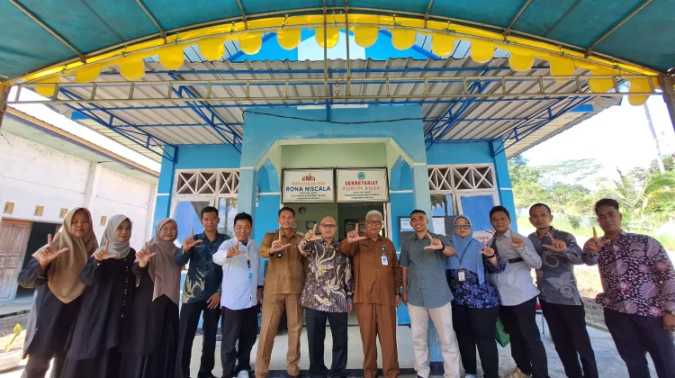 Tim Provinsi Kepri Tinjau  Perpustakaan Desa Air Lengit