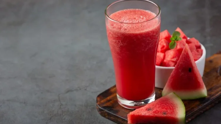Lebih Baik Minum Jus atau Makan Buahnya Langsung?