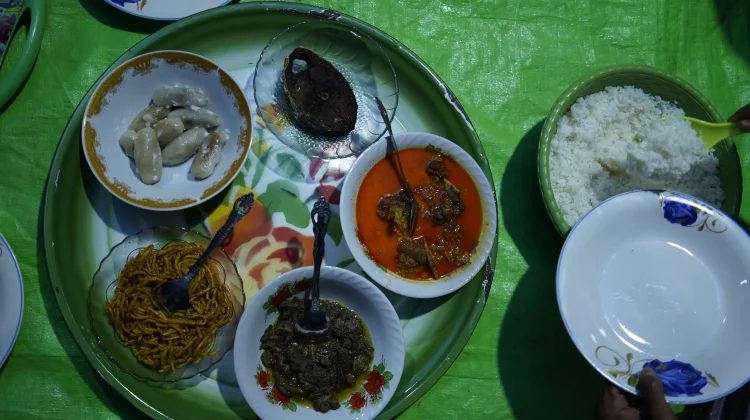 Tradisi Makan Berdulang di Natuna