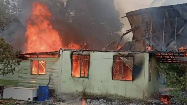 Rumah Warga di Kelarik Air Mali Ludes Terbakar