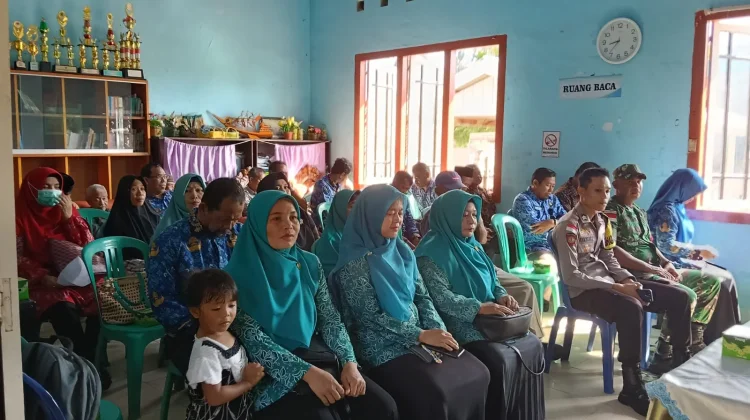 Warga Kelurahan Ranai Kota Mengikuti Sosialisasi KTP dan TPPO DP3APPKB