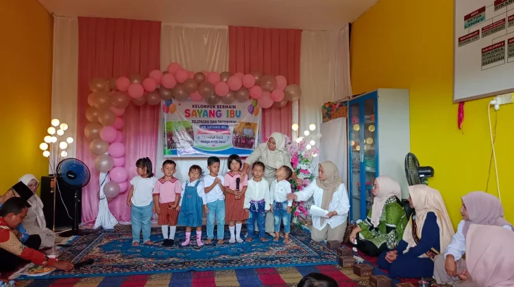 Tampil Ceria, Anak Kelompok Bermain Sayang Ibu Curi Perhatian di Acara Pelepasan